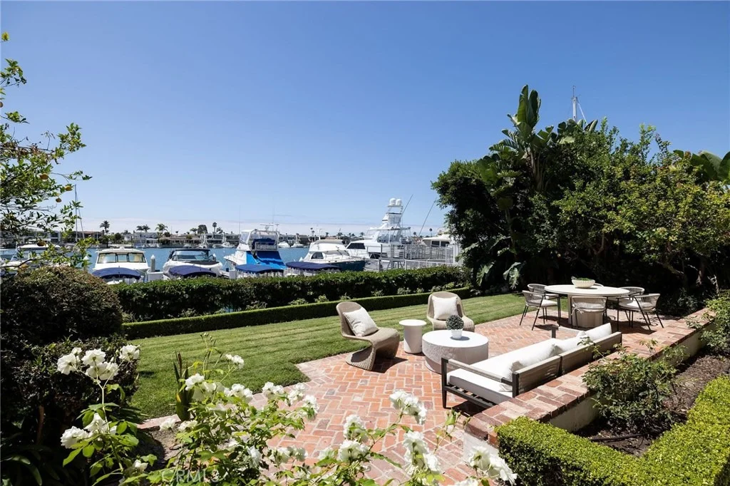 Photo of 2572 Bayshore Drive
