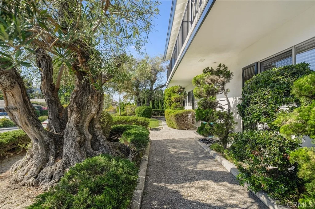 Photo of 890 N Hillside Drive