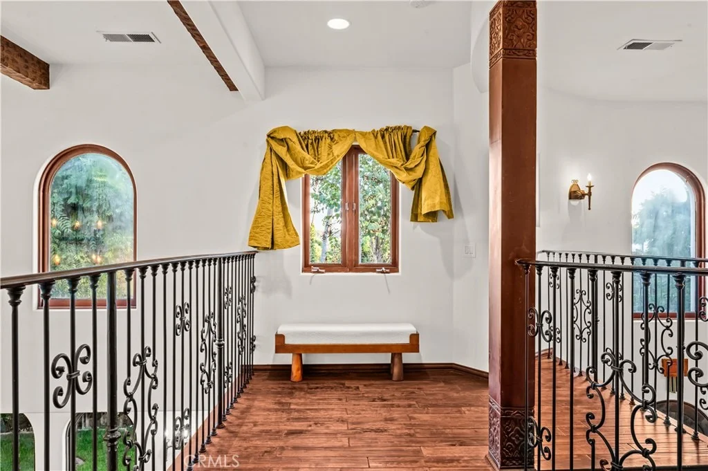 Photo of 2037 Hill Drive