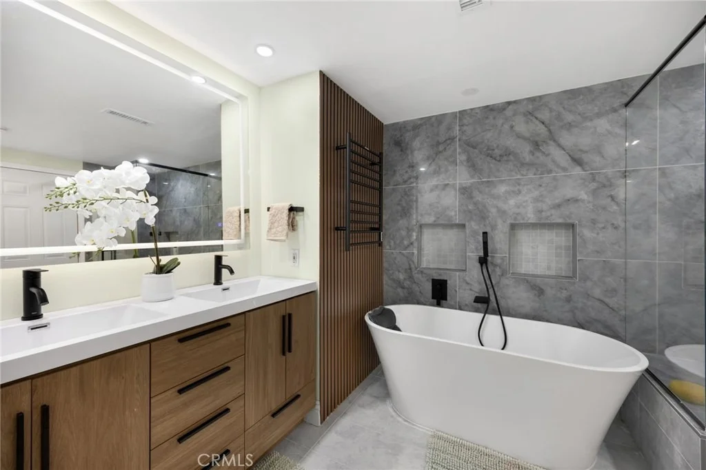 Photo of 1545 La Salle Circle