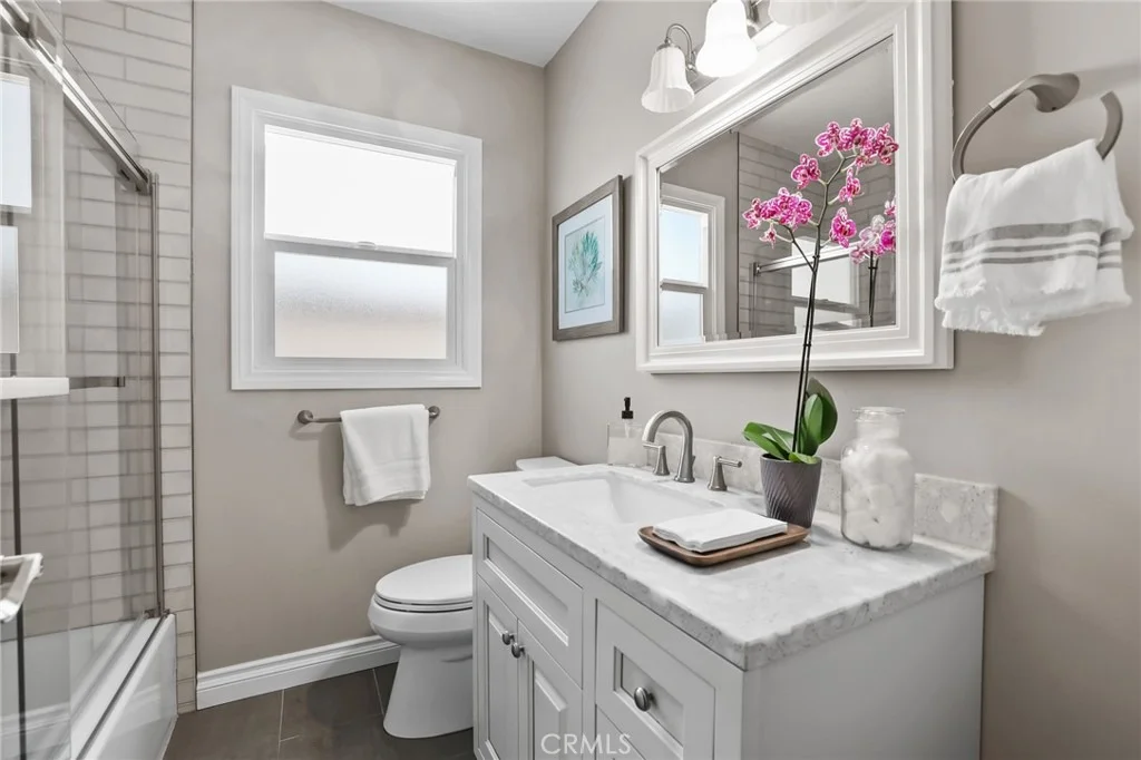 Photo of 2114 Ostrom