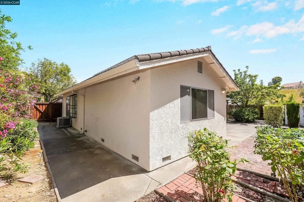Photo of 121 Violet Rd
