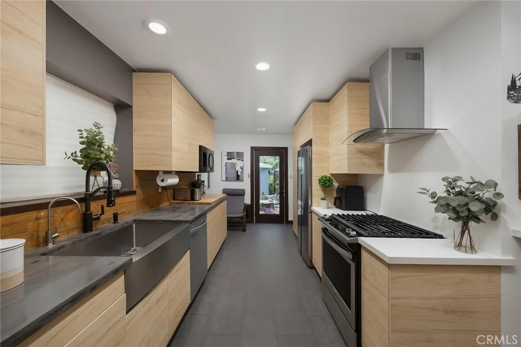 Photo of 2500 Carlos St