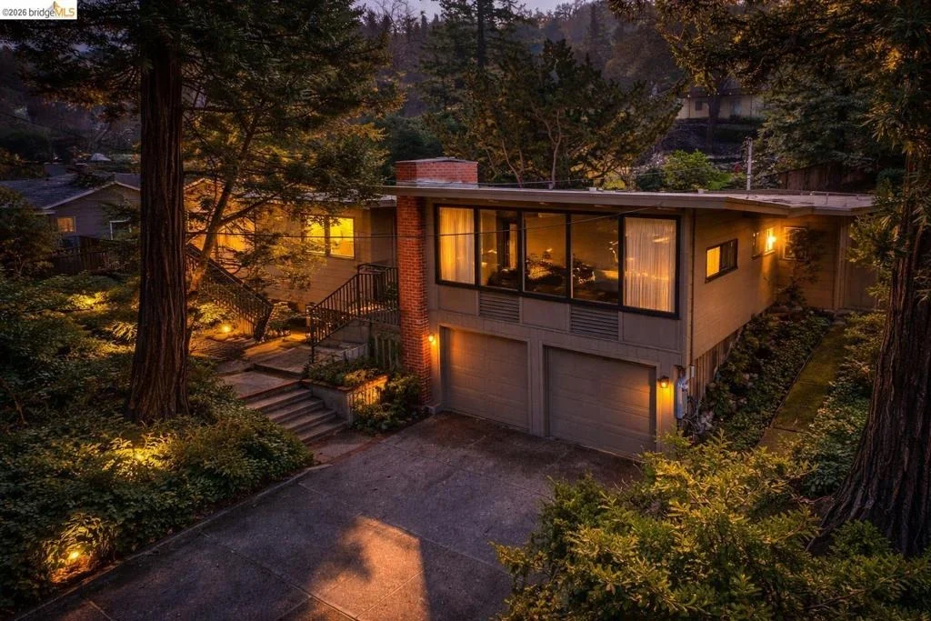 Photo of 558 Lakewood Cir