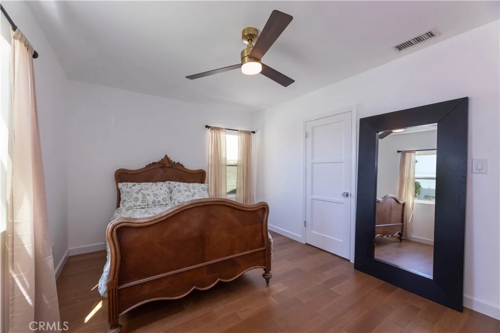 Photo of 3732 Clark