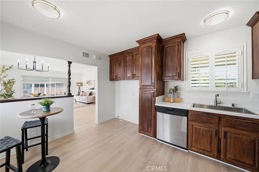 Photo of 5685 CRESCENT Avenue
