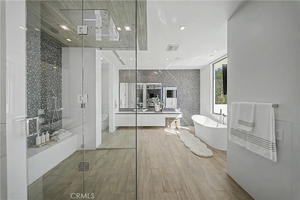 Photo of 9459 Beverly Crest