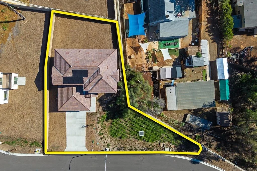 Photo of 3900 Rojo Tierra