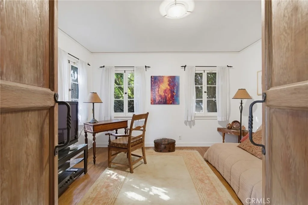 Photo of 2243 Cloverfield Boulevard