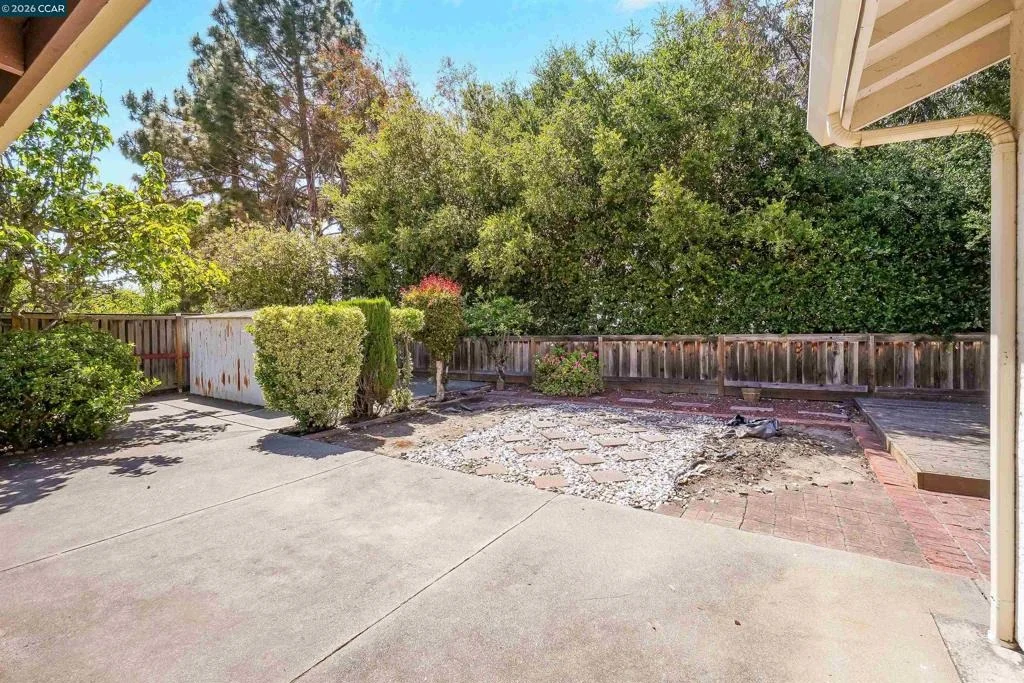 Photo of 121 Violet Rd