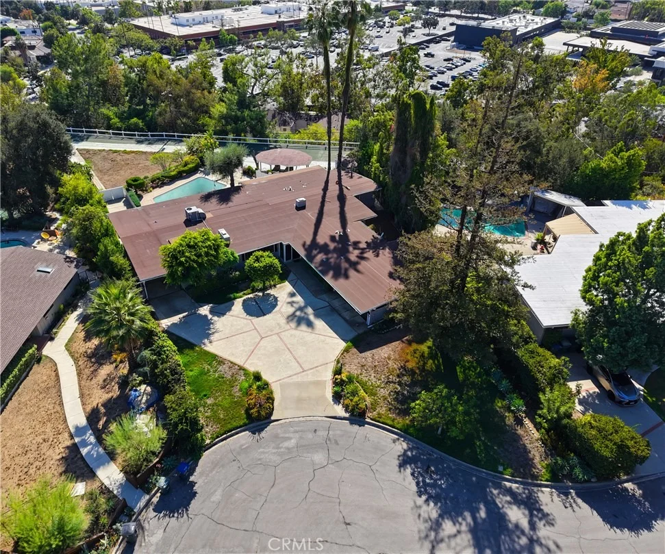 Photo of 595 Rim Road
