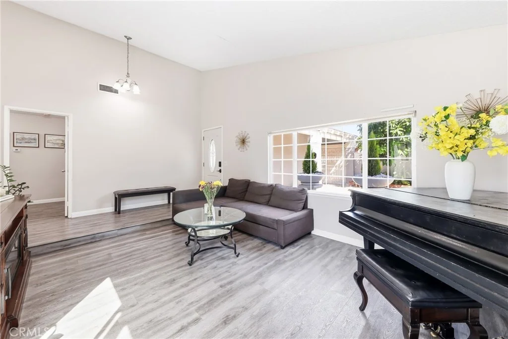 Photo of 1585 Camelot