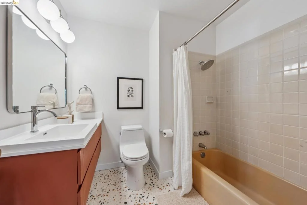 Photo of 1010 Keeler Ave