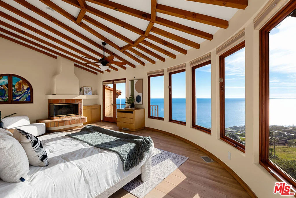 Photo of 4240 Avenida De La Encinal