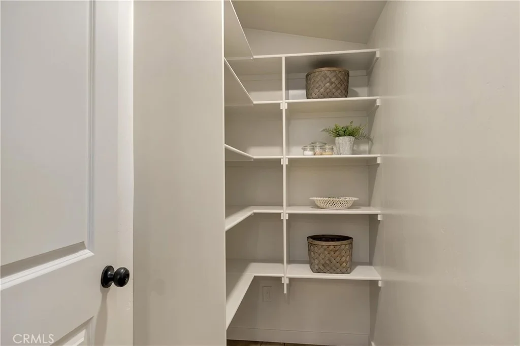 Photo of 595 White