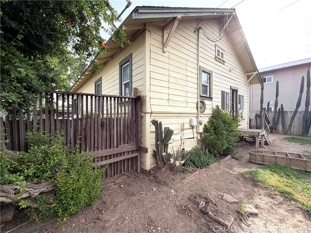 Photo of 230 W 18th
