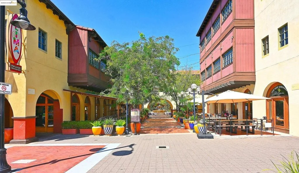 Photo of 2343 Almond Ave