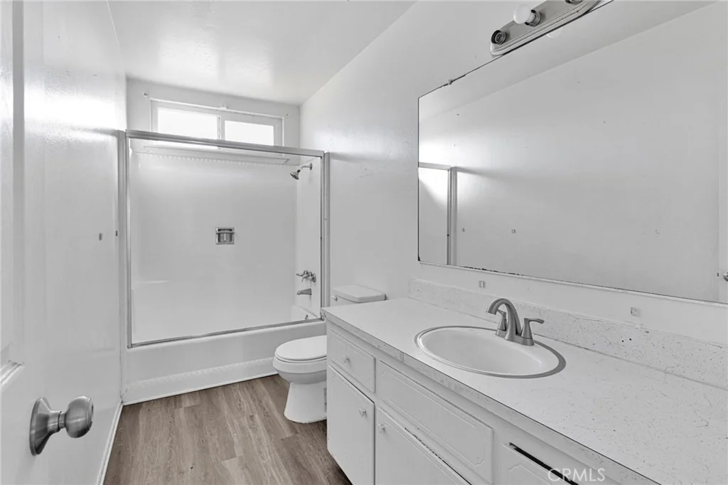 Photo of 17047 Eucalyptus Street