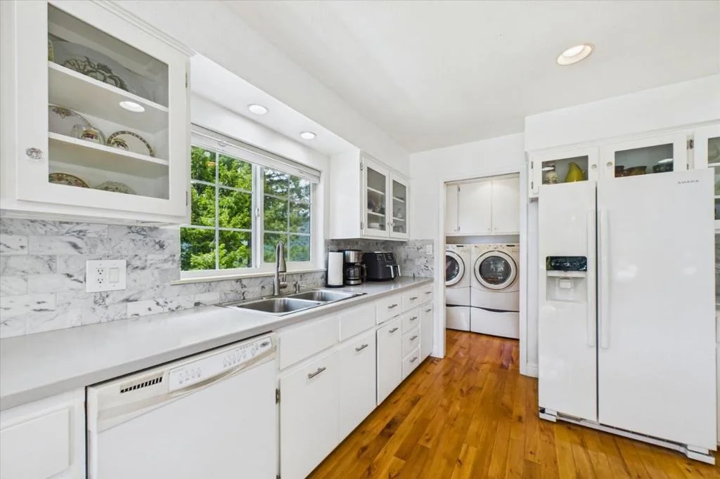 Photo of 520 Redwood Road