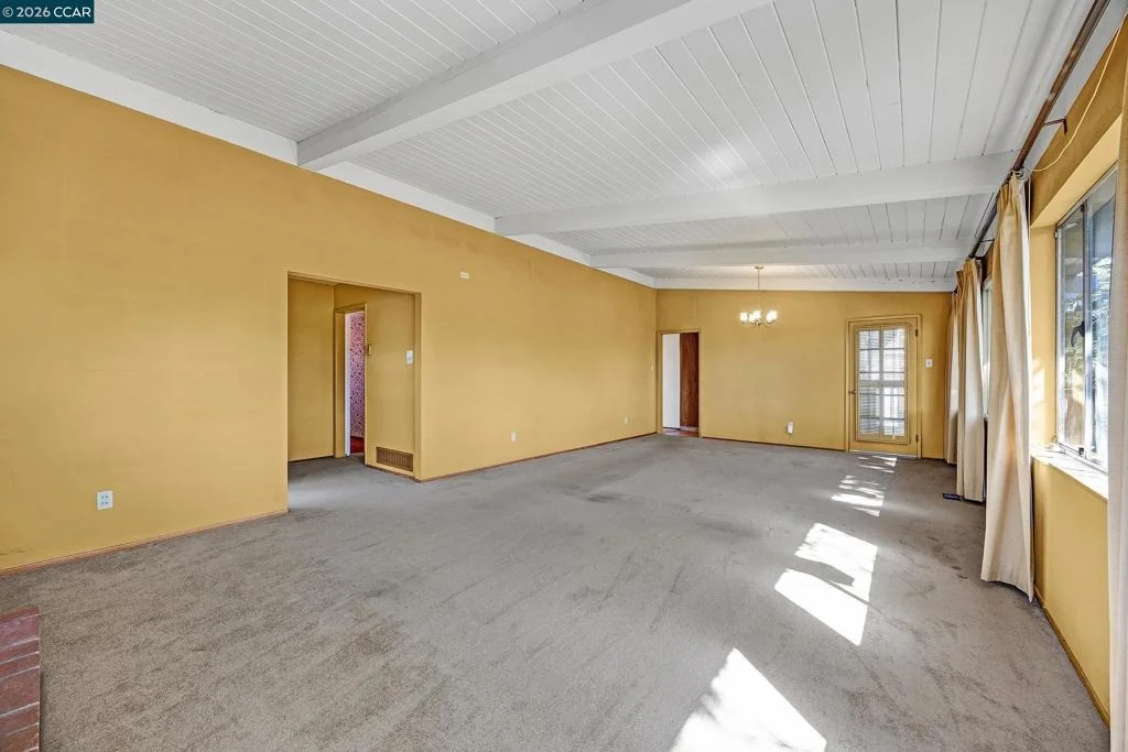 Photo of 557 Summit Dr