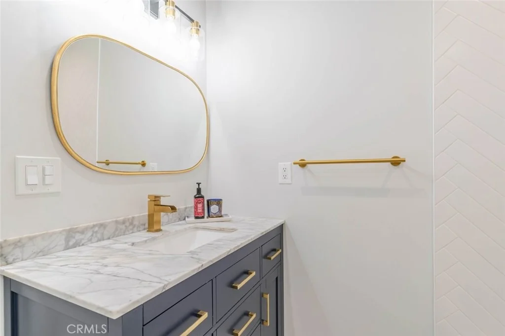 Photo of 447 W Bennett Avenue