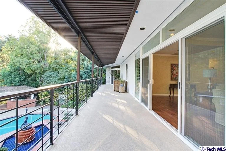 Photo of 2463 Ridgeway Road