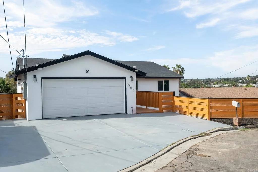 Photo of 552 Felicita Avenue