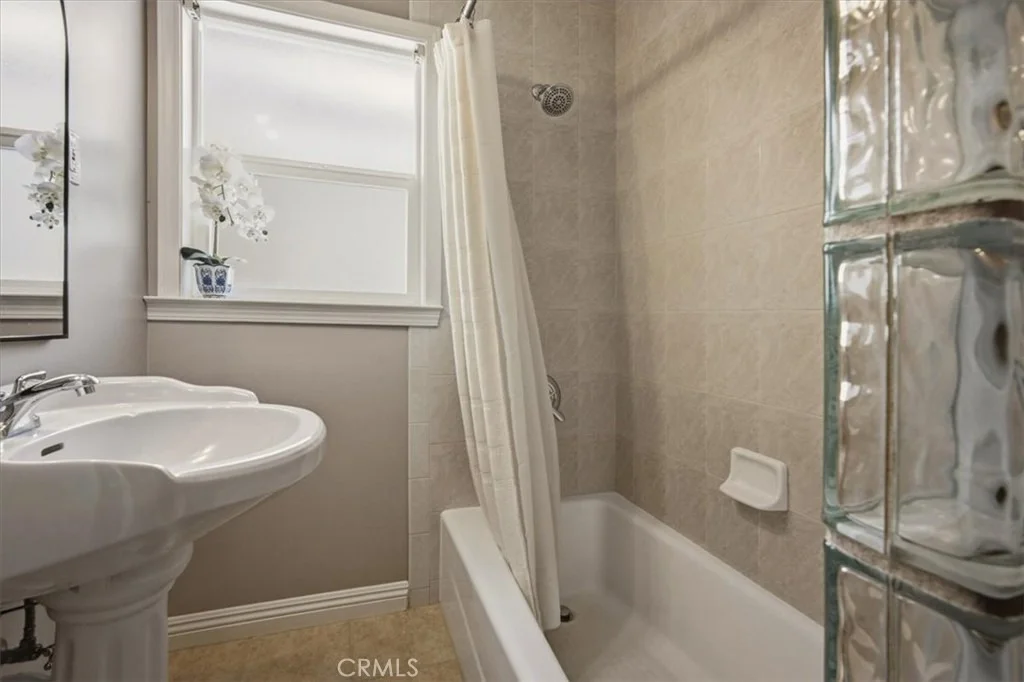 Photo of 1175 Valley View