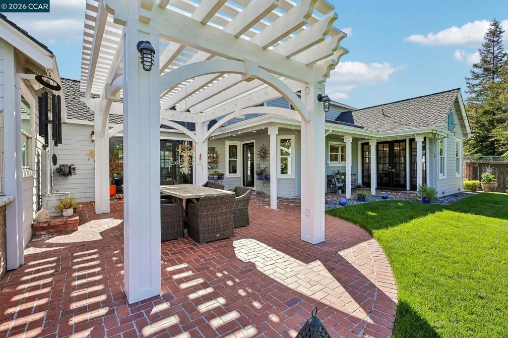 Photo of 275 Deerfield Dr