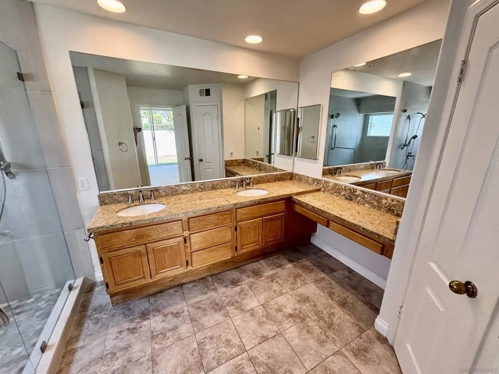 Photo of 653 Cantara Ln