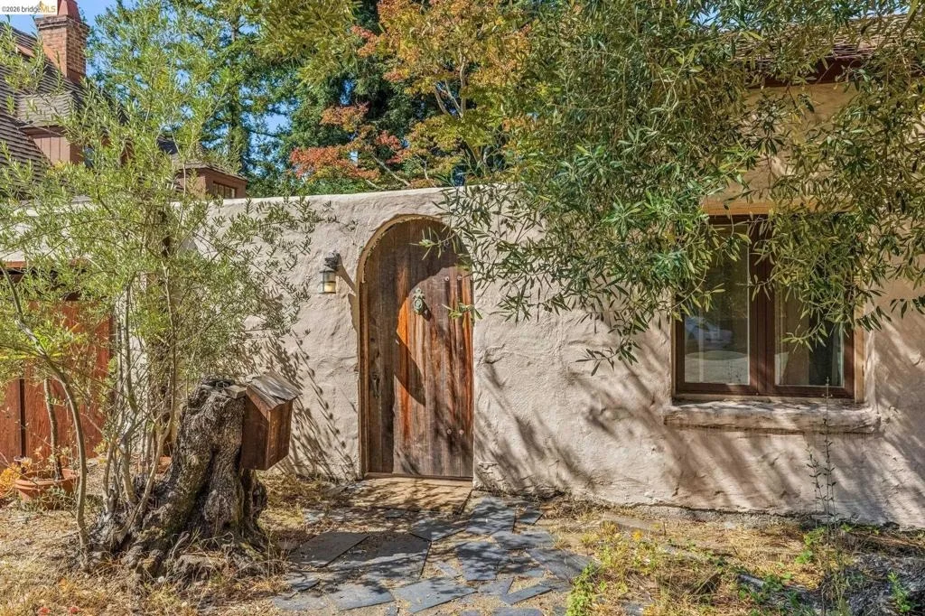 Photo of 1466 Scenic Ave