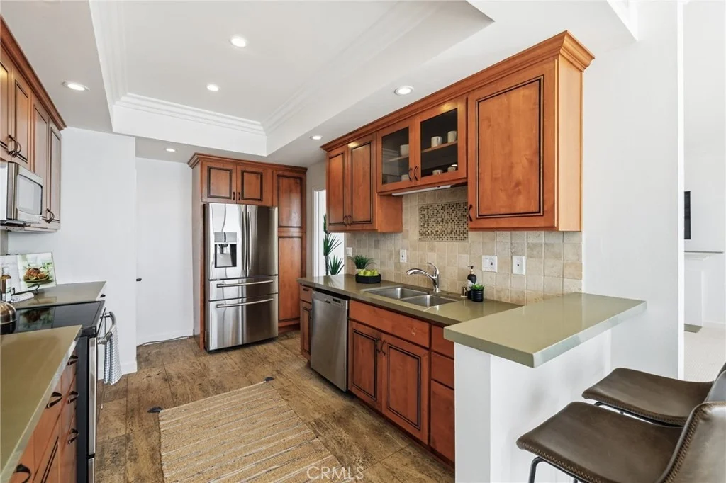 Photo of Unit 306 at 727 Esplanade