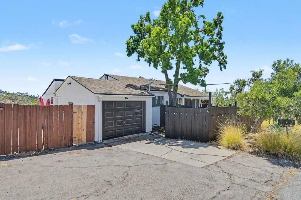 Photo of 2610 Helix St.