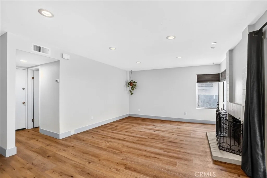 Photo of 1455 Darwin