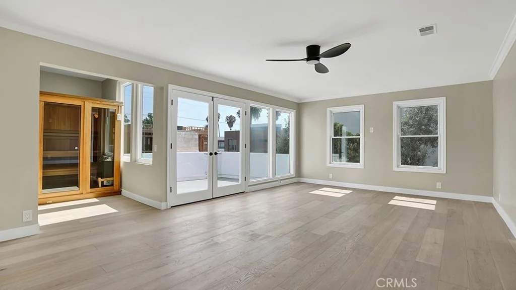 Photo of 2747 E Ocean Boulevard