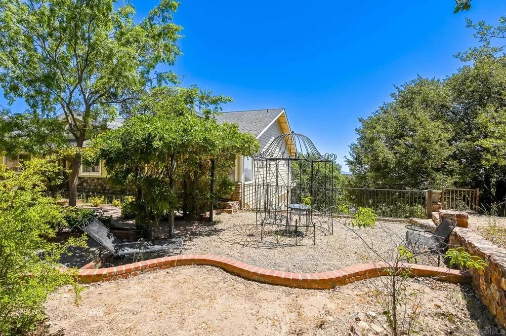 Photo of 1577 Oak Land