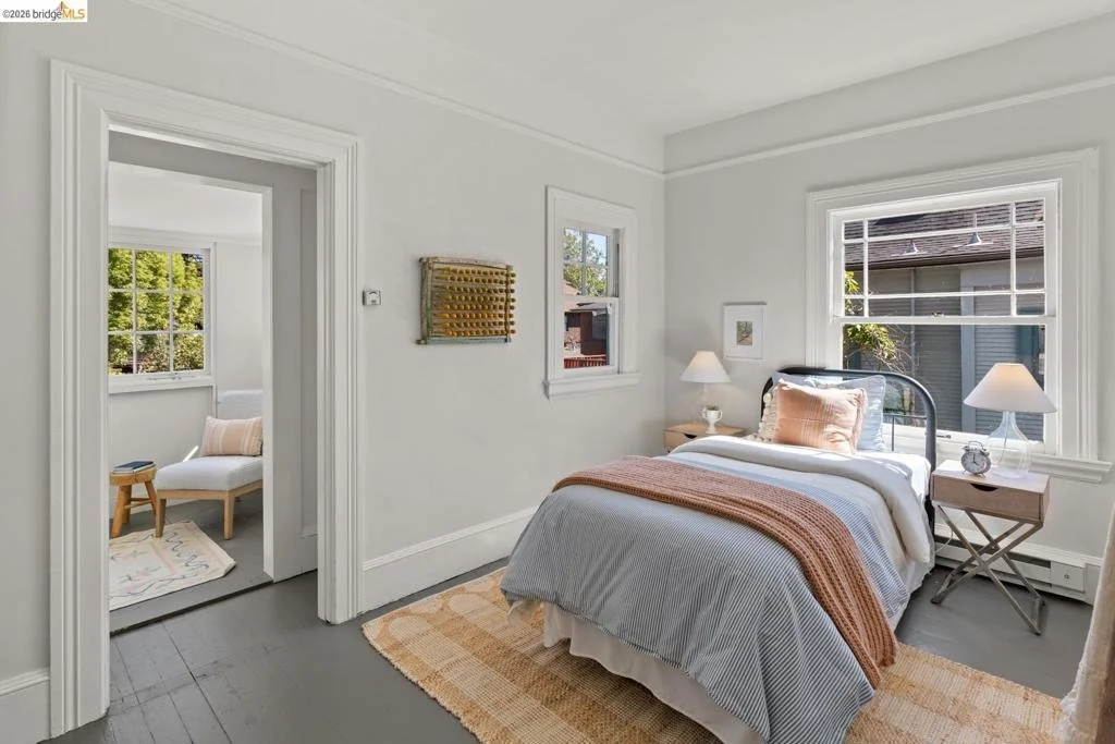 Photo of 2833 Regent St