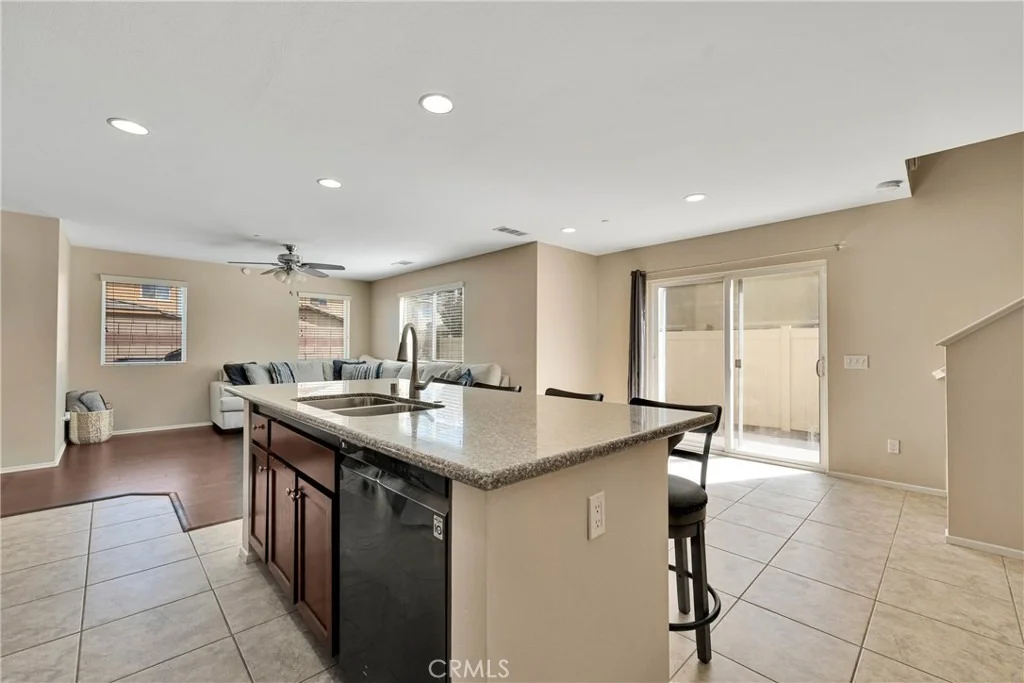 Photo of 1445 Chinaberry