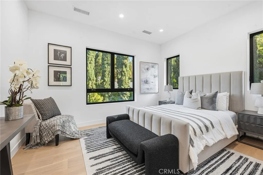 Photo of 4331 Alonzo