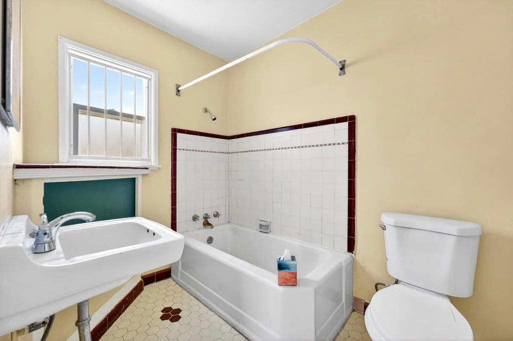 Photo of 45255 King Street