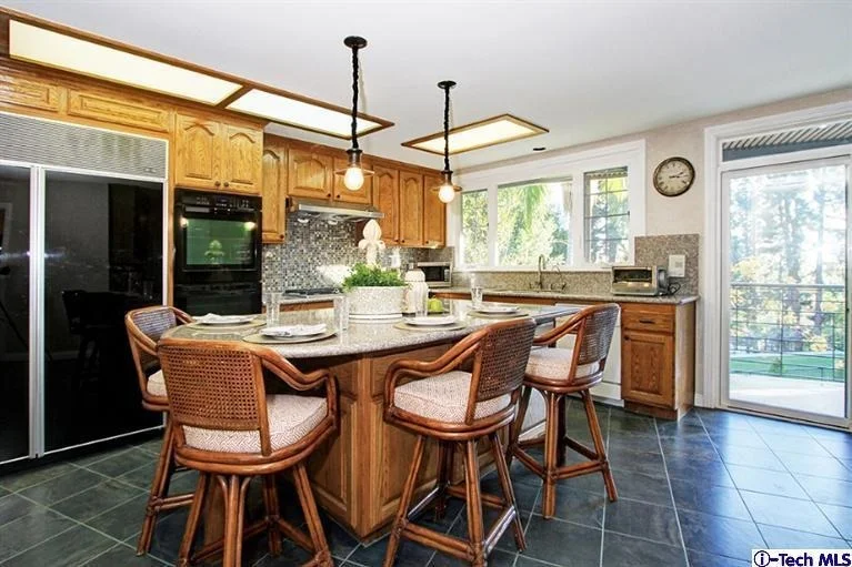 Photo of 2463 Ridgeway Road