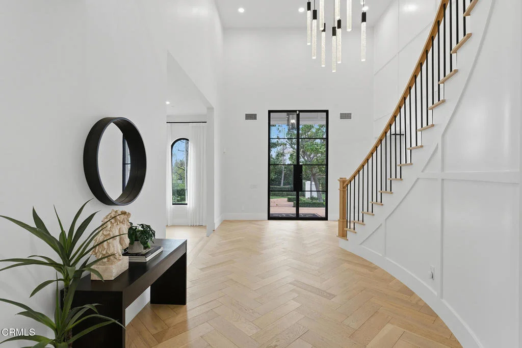 Photo of 550 Unique Lane