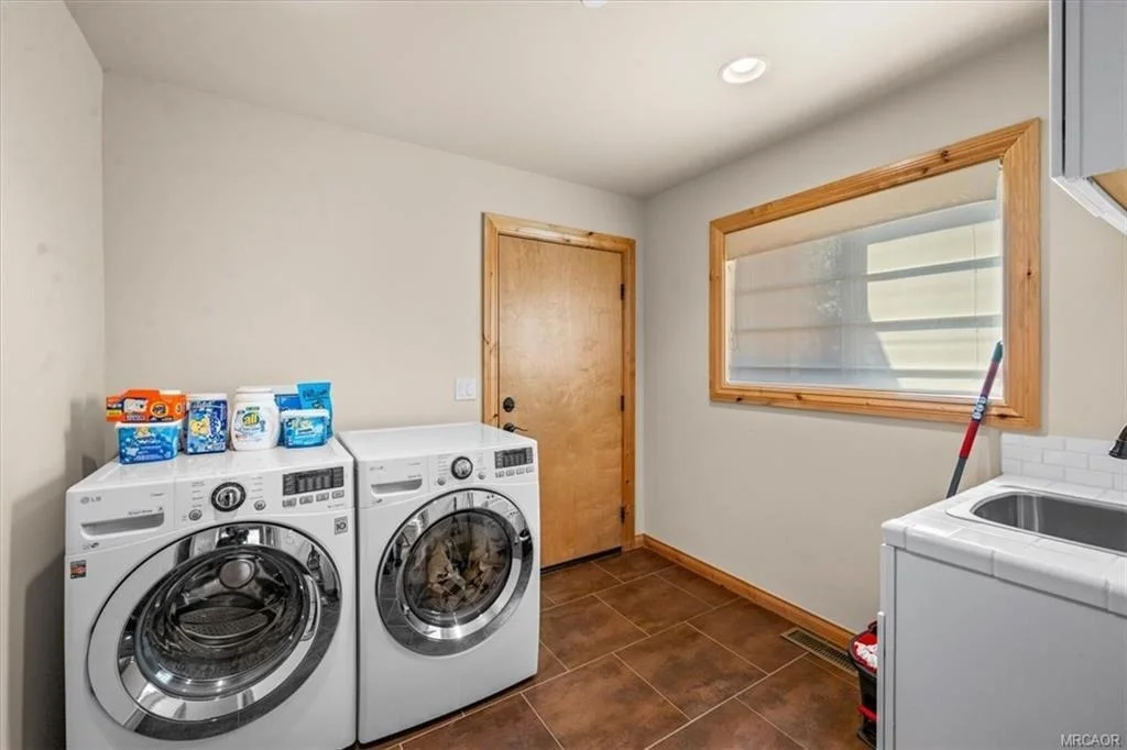 Photo of 1147 Alameda Road