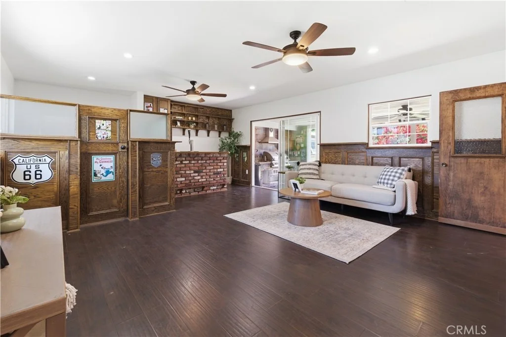 Photo of 3327 N Studebaker