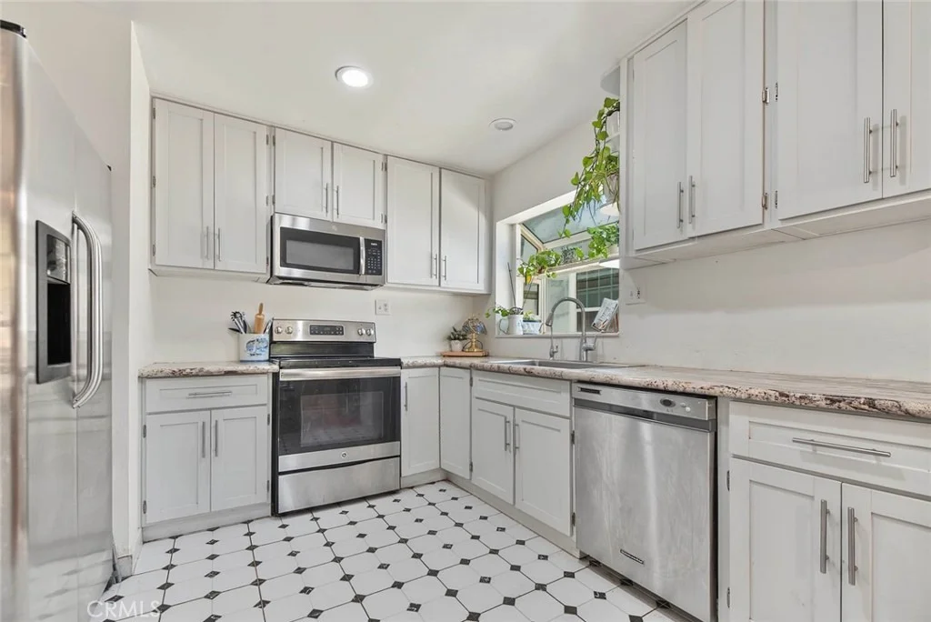 Photo of 321 N Cataract