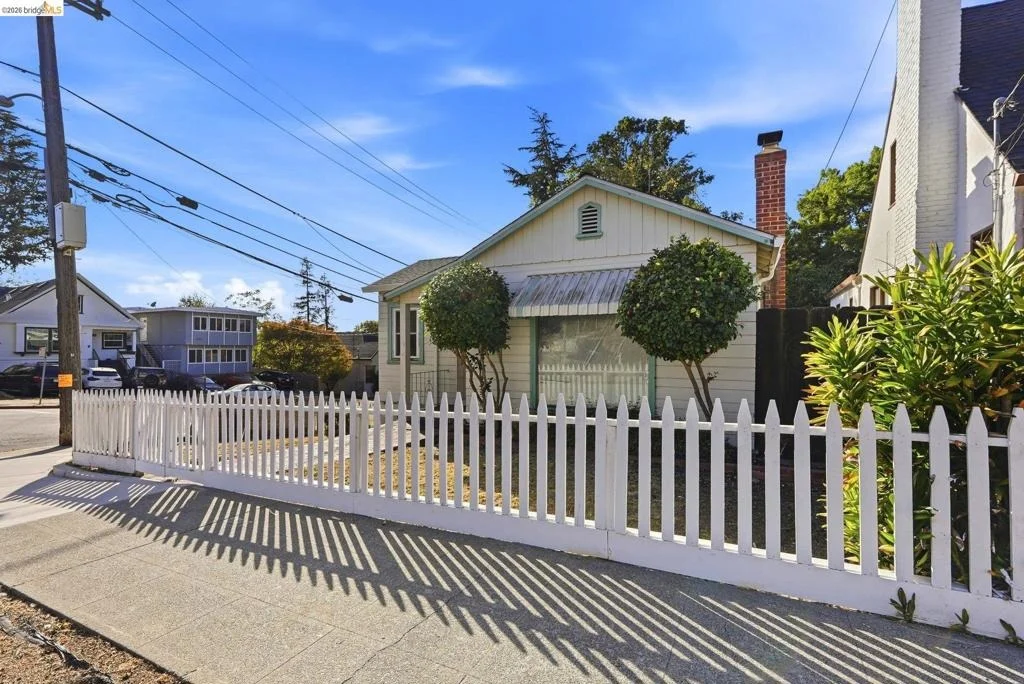 Photo of 2901 Sheffield Ave