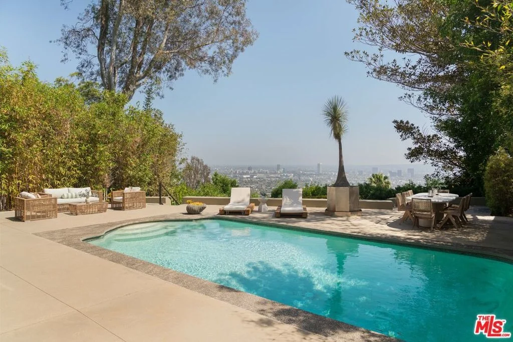 Photo of 8540 Hedges Way