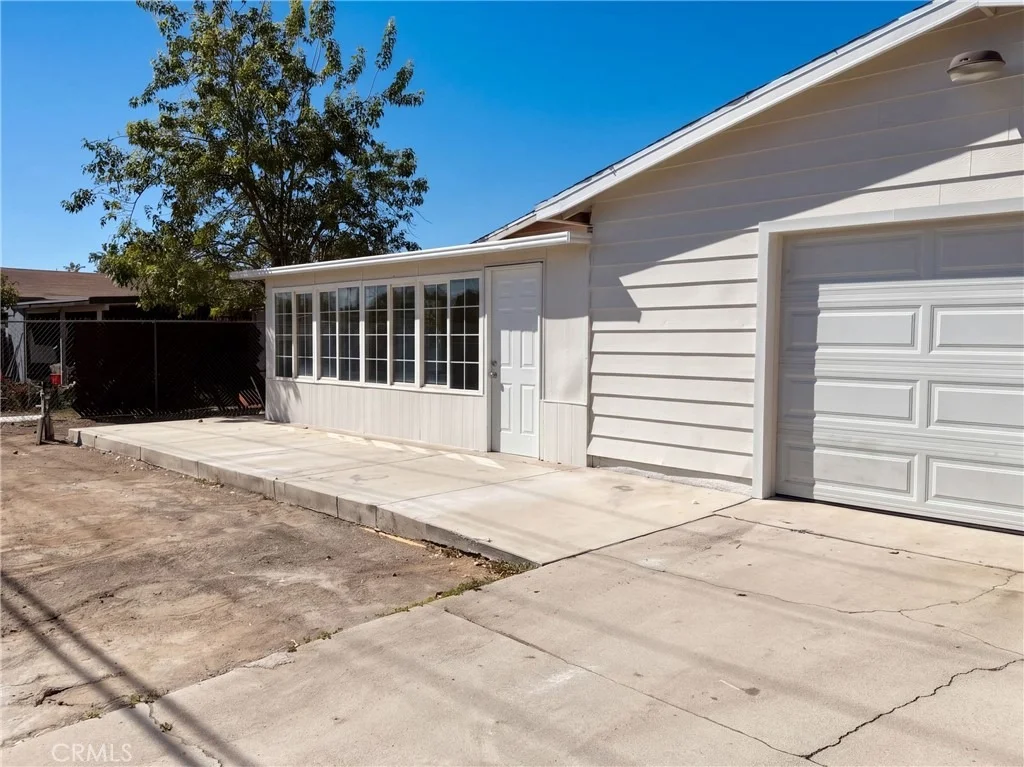 Photo of 695 N Pepper Avenue