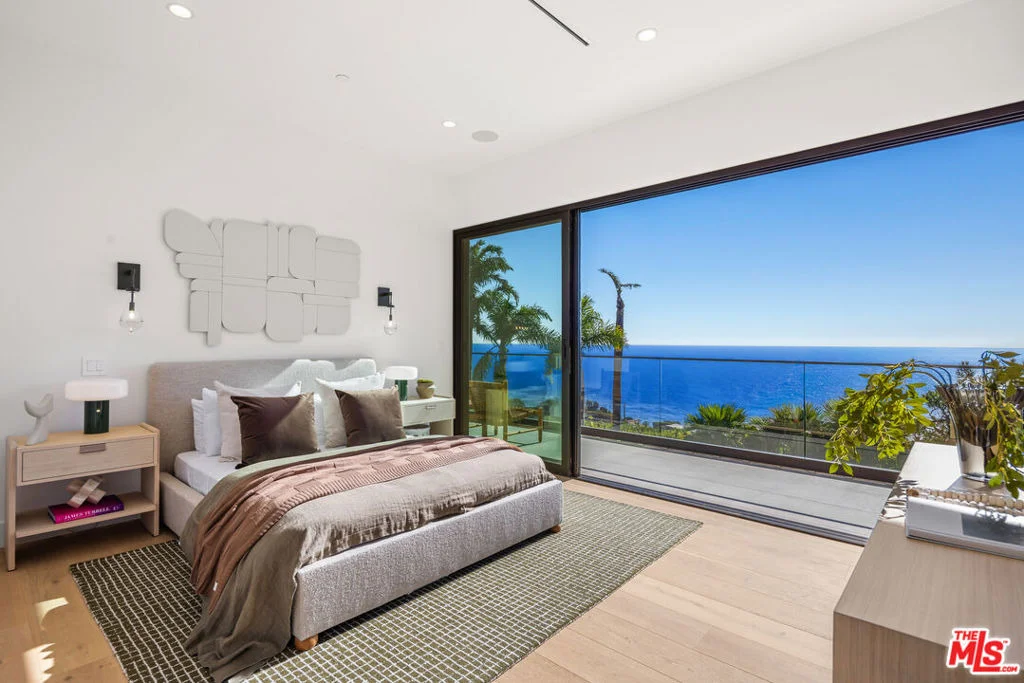 Photo of 4732 Avenida Del Mar