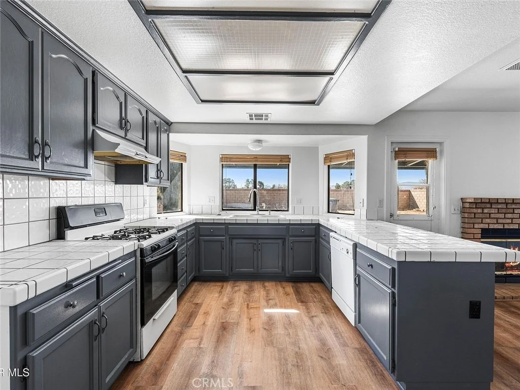 Photo of 736 E Avenue J6